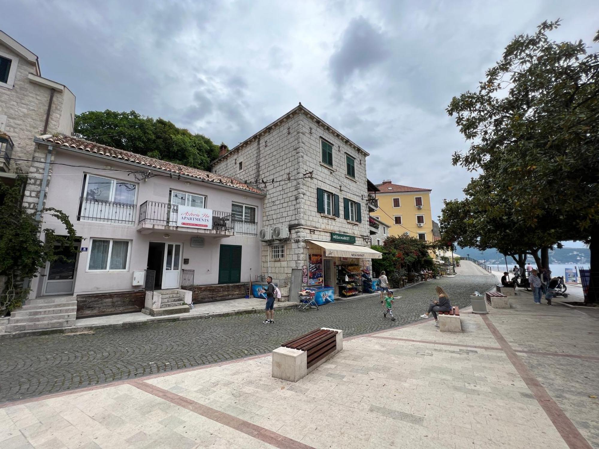 Apartments Astoria Hn Herceg Novi Exterior foto